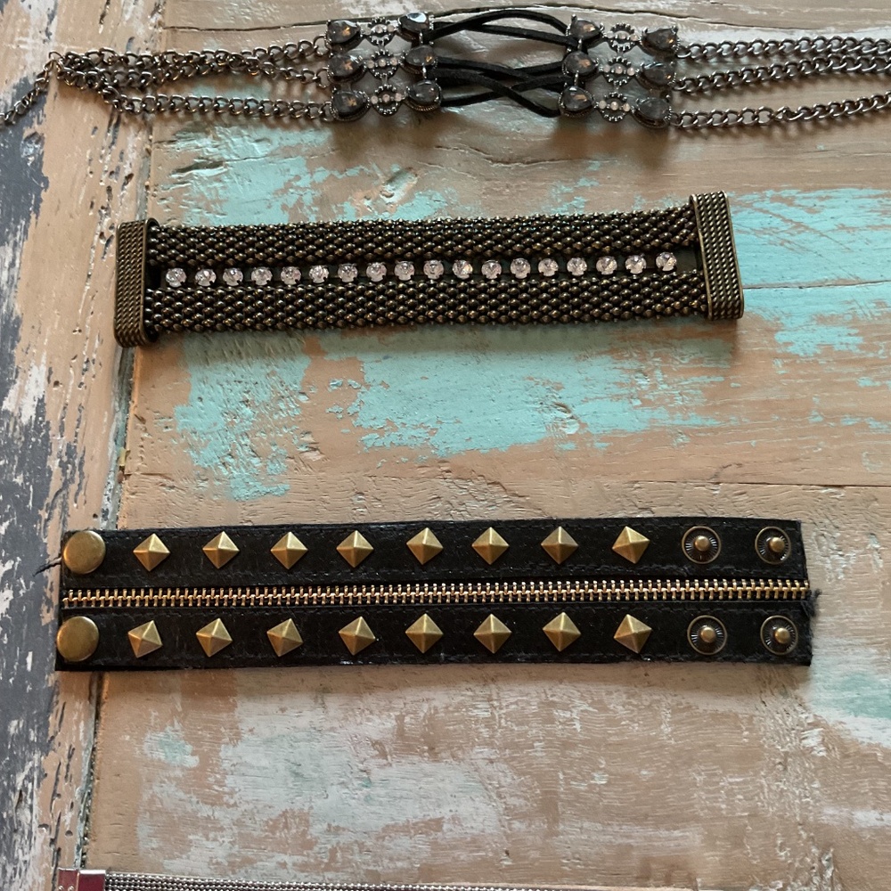 Three bracelets and one choker - Picture 3 of 6